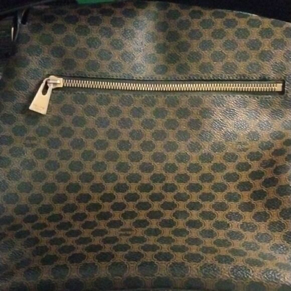 Celine Paris   - Picture 10 of 16